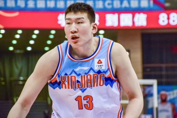 适当高效！李炎哲12中10得22分9篮板 其间6个前场板